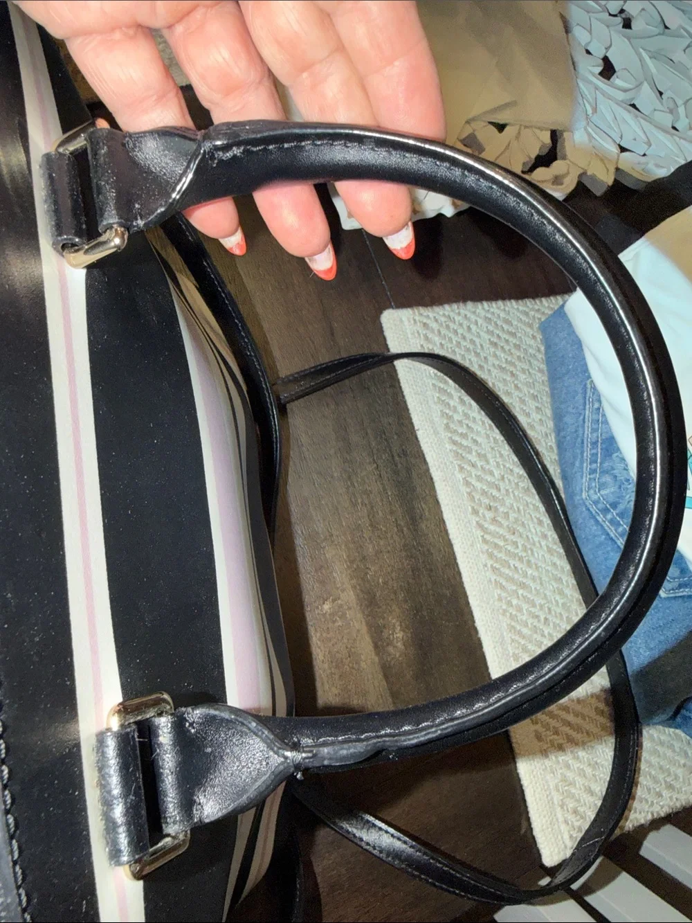 Kate Spade Grove Street Carli Satchel features a classic look